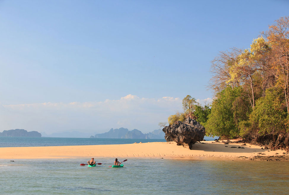 six_senses_yao_noi_975x660_03_kayaking