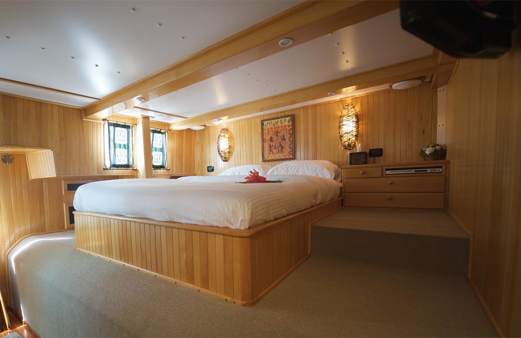shangani-bushman-suite-yacht-cabin