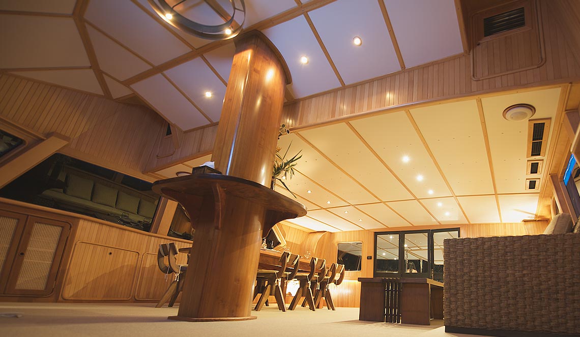shangani-saloon-yacht-cabin