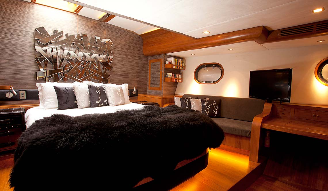 silver-lining-shangani-yacht-charter-cabin-3