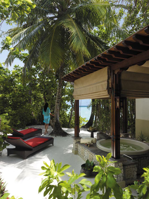 Shangri-La's Villingili Resort & Spa-The-Spa-treatment-villa-outdoor-with-model