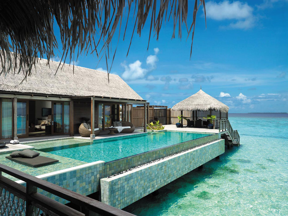 Shangri-La's Villingili Resort & Spa-Villa-Muthee-deck-and-infinity-pool