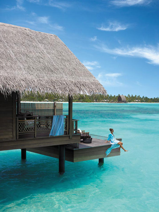 Shangri-La's Villingili Resort & Spa-Water-Villa-with-model