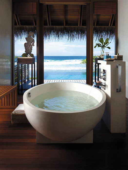 Shangri-La's Villingili Resort & Spa-bathtub