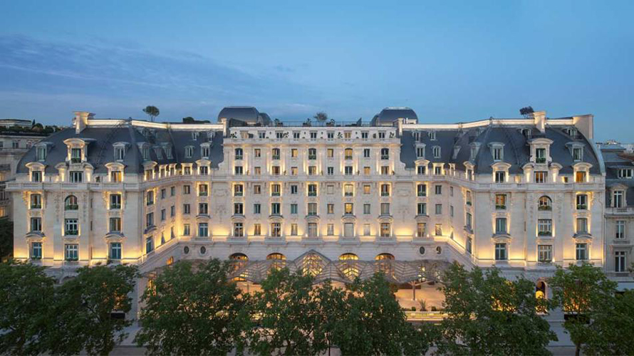 The-Peninsula-Paris-Exterior-Night