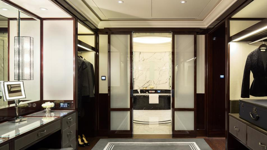 The-Peninsula-Paris-Grand-Premier-Suite---Dressing-Room-1074x604