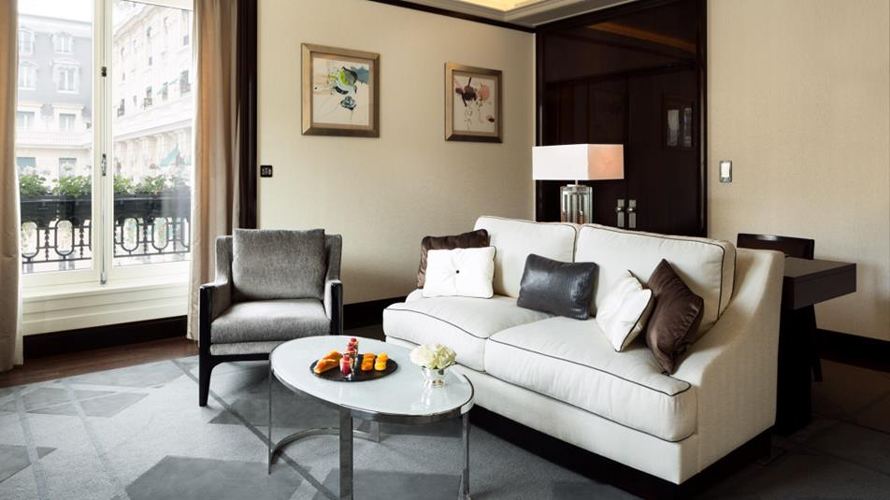 The-Peninsula-Paris-Grand-Premier-Suite---Living-Room-1074x604
