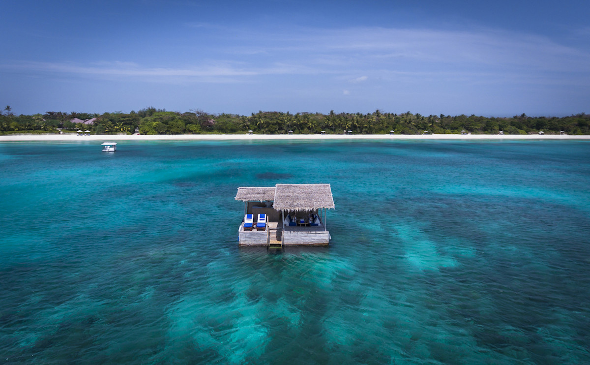 philippines_amanpulo_floating_bar_high_res_14163