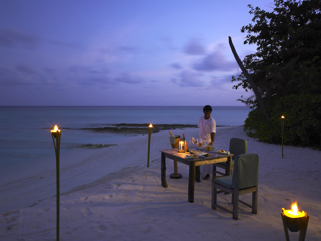 romantic_beach_dinner1_83_614