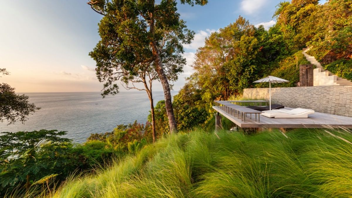 The viewing deck perched on the cliffside edge of the villa