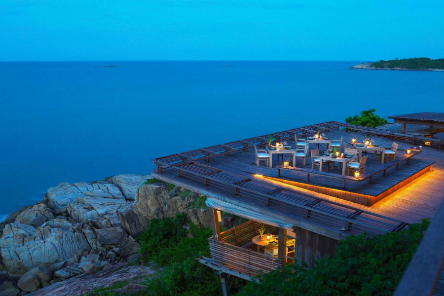 Perched high on the hills above Thailand Gulf, Six Senses Samui's deck offers a romantic hideaway for guests. Image: holidayme.com