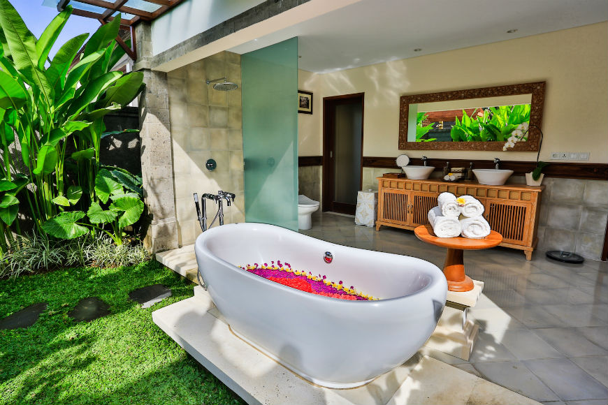 7-bathroom-royal-tulip-visesa-bali