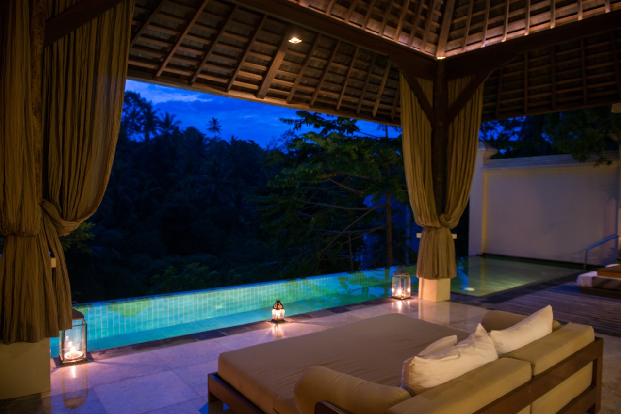 komaneka-at-bisma-one-bedroom-pool-villa-twilight-view