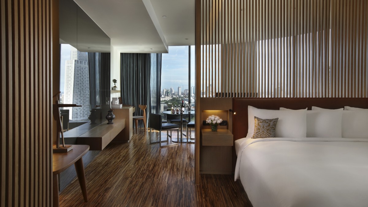 SO-Sofitel-Bangkok-SO-Studio-Wood-Suite1