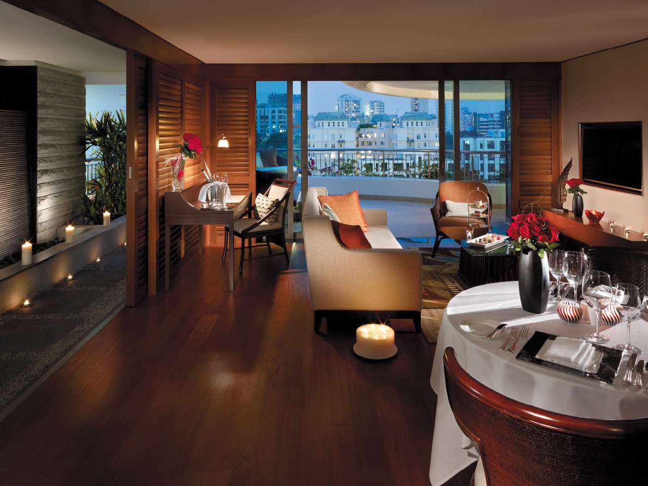 Shangri-La-Singapore-Honeymoon-Suite-Living-Room