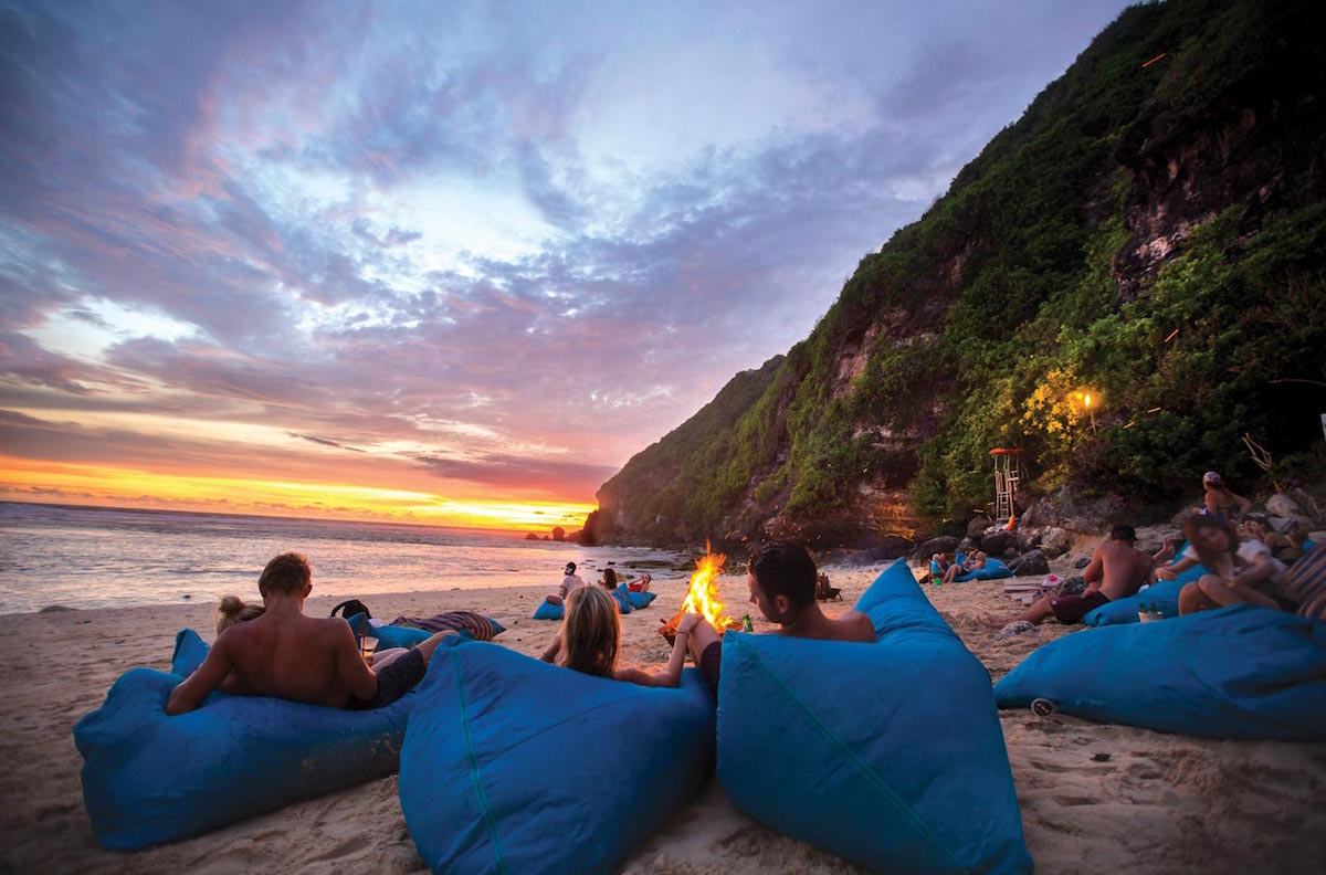 sunset with friends - sundays beach club uluwatu bali