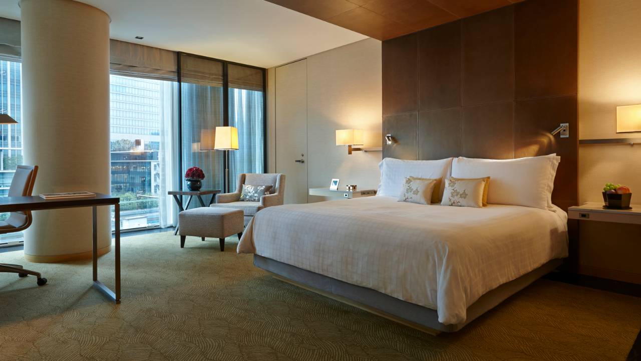 Four Seasons Hotel Tokyo at Marunouchie Deluxe King Room
