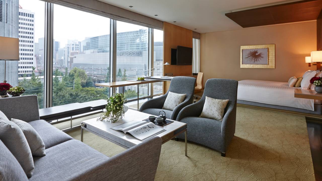 Four Seasons Hotel Tokyo at Marunouchie Deluxe Premier Room