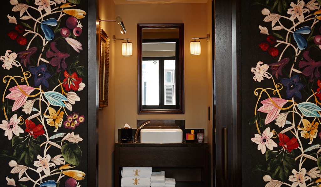 Hotel Vagabond Singapore Classic Room Bathroom