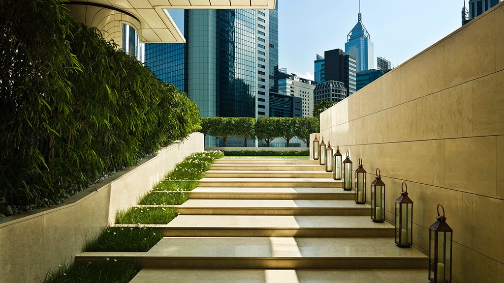 The-Upper-House-Hong-Kong-Lawn-Stairs
