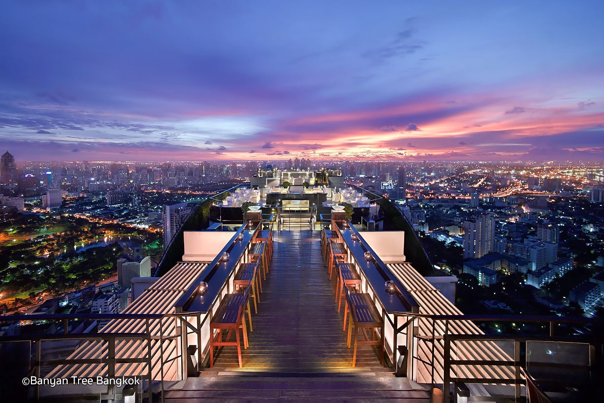 banyan-tree-hotel-vertigo-and-moon-bar--asiawebdirect