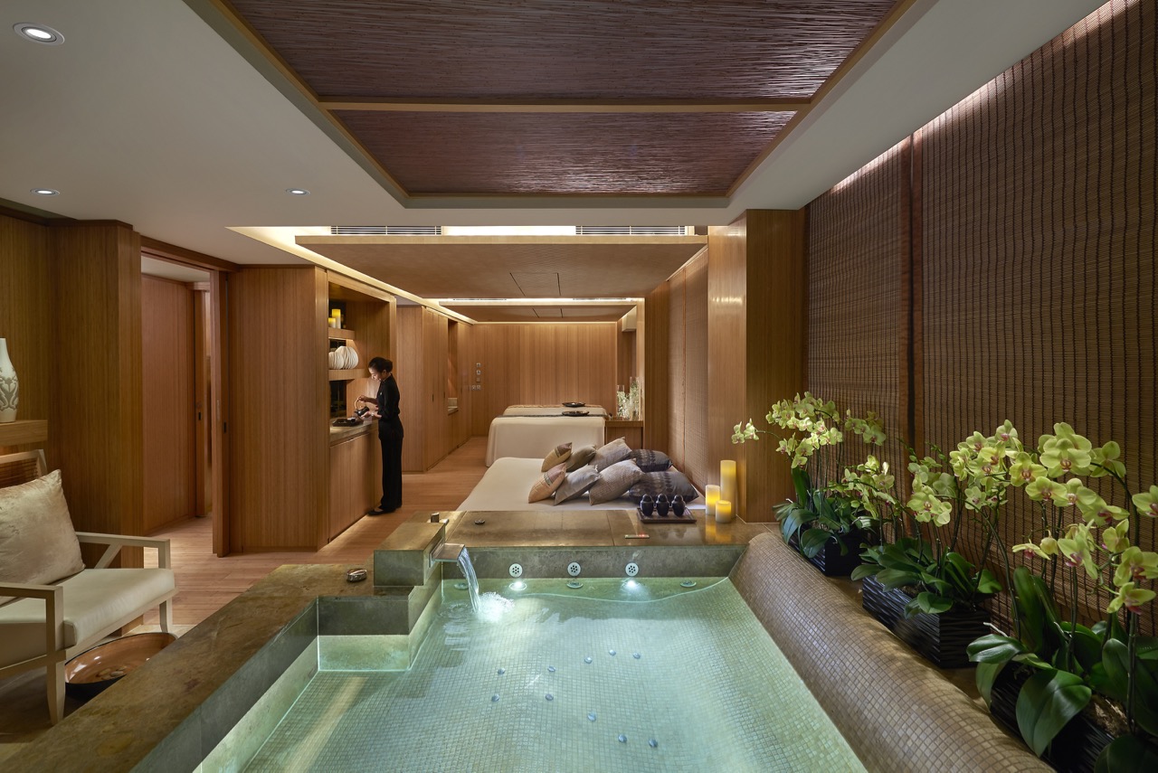 landmark-luxury-spa-suite