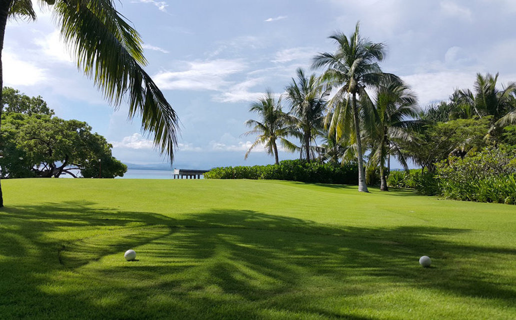 Banwa Private Island - Golfing